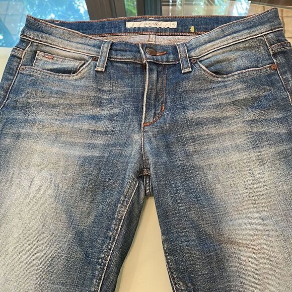 Joe’s jeans 27 socialslite faded Distressed on the bottom of both legs . - Picture 8 of 14